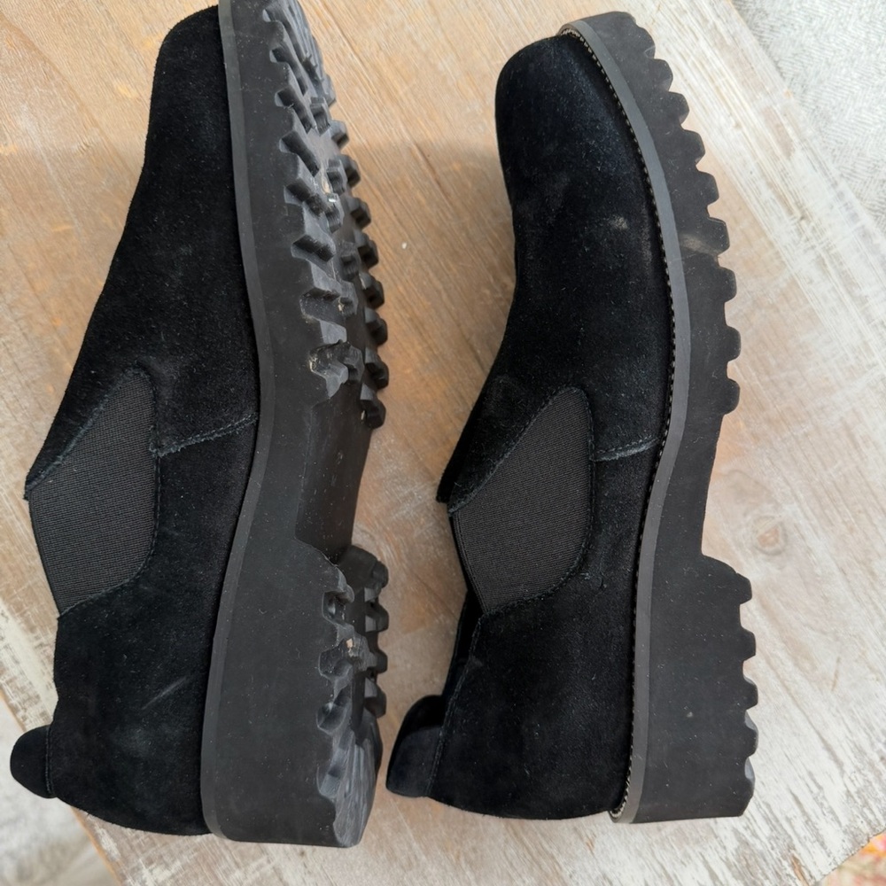 PRIORI Suede Slip-On  shoe